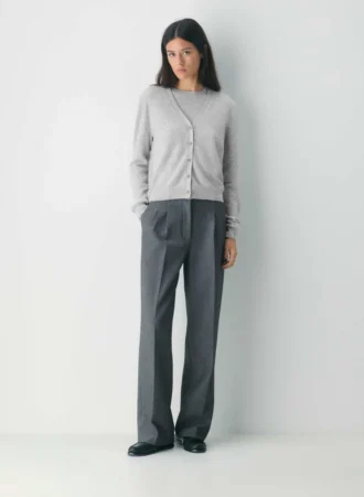 Cardigan à col en V en cachemire Bare d’Aritzia