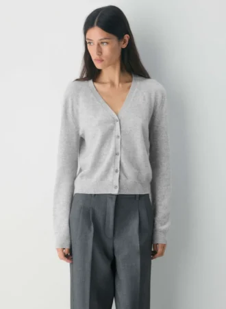 Cardigan à col en V en cachemire Bare d’Aritzia